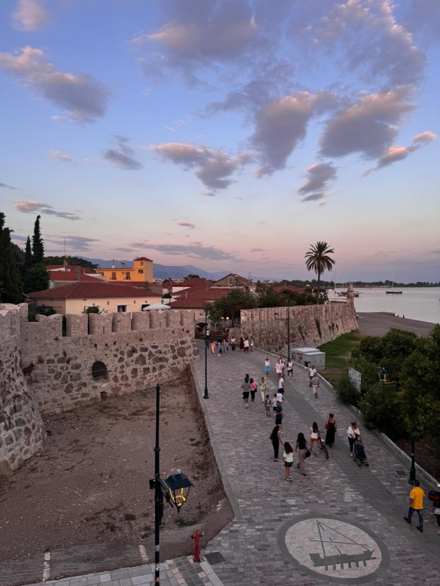 Regina Hotel Nafpaktos Exterior foto